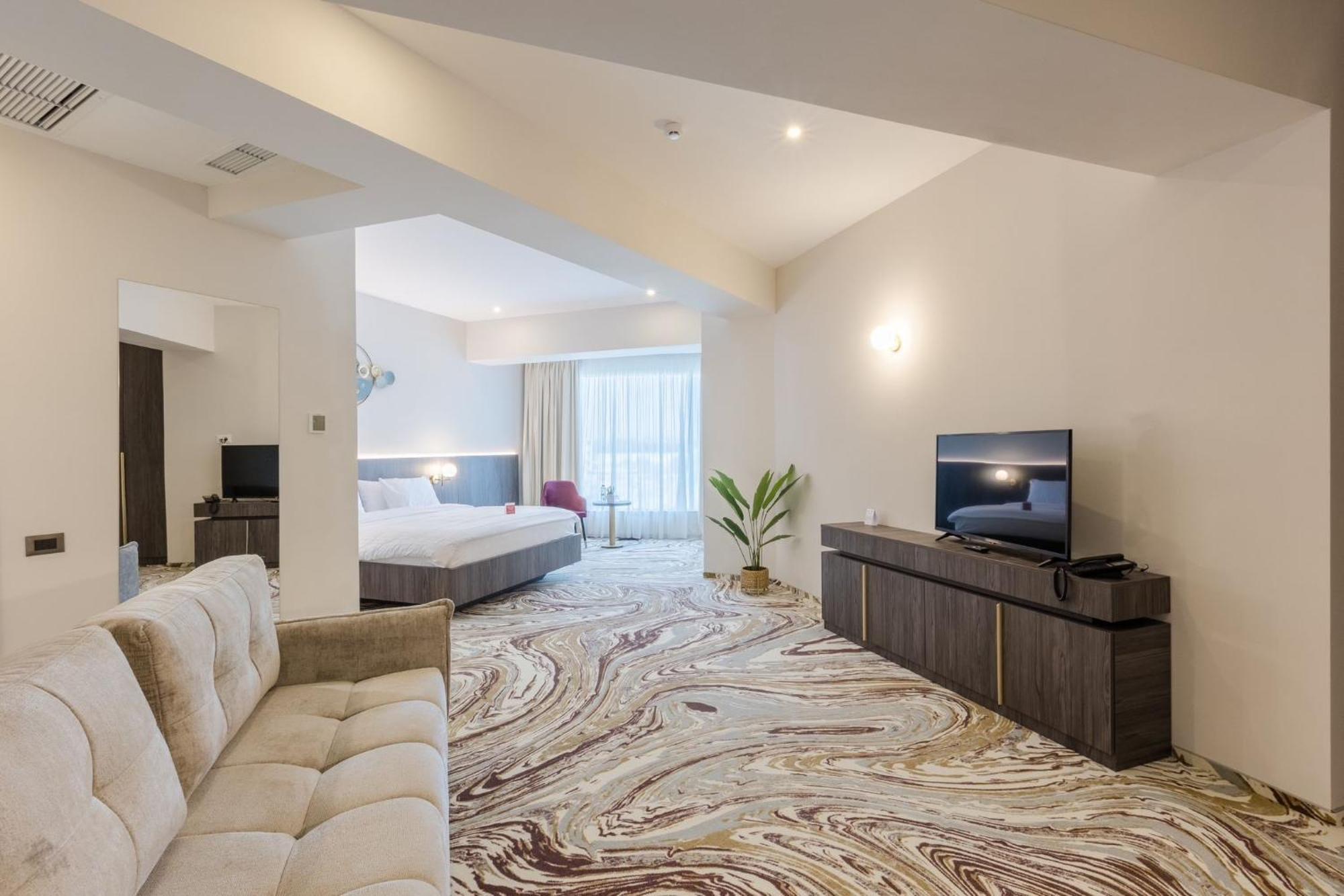 Ramada By Wyndham Bucharest Otopeni Airport المظهر الخارجي الصورة