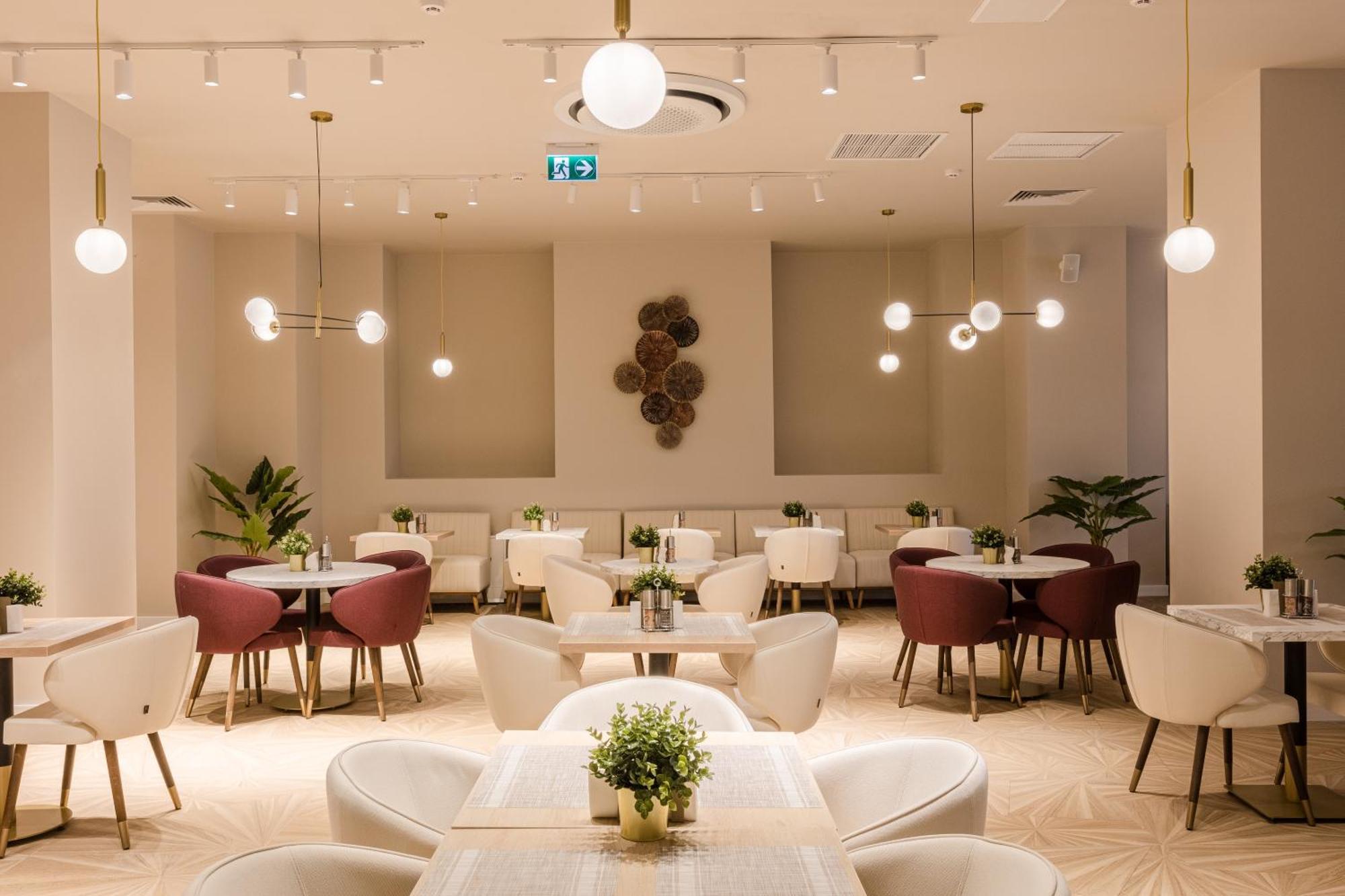 Ramada By Wyndham Bucharest Otopeni Airport المظهر الخارجي الصورة