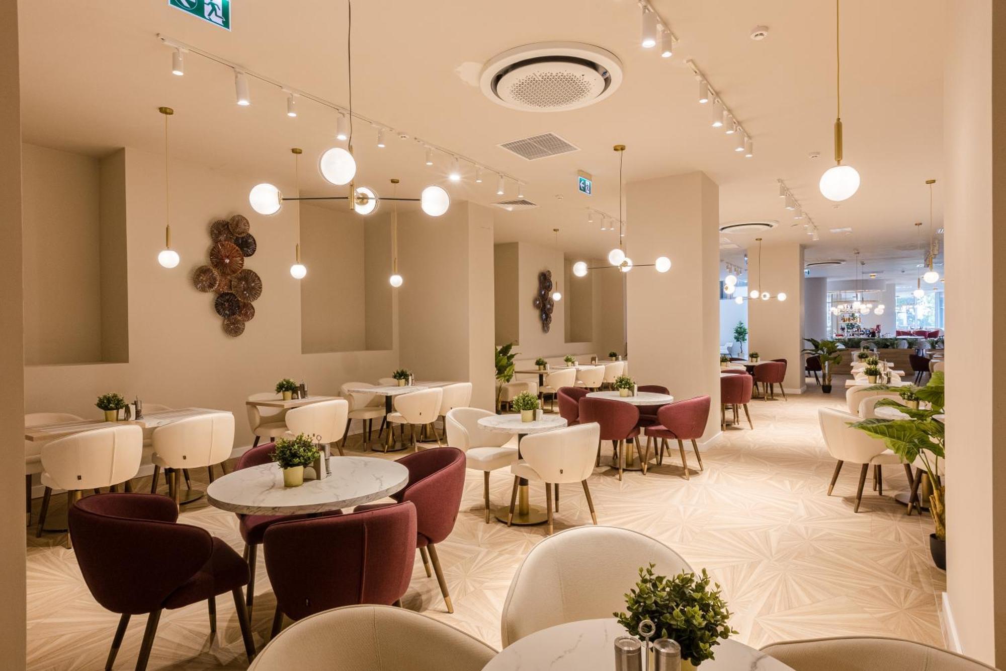Ramada By Wyndham Bucharest Otopeni Airport المظهر الخارجي الصورة