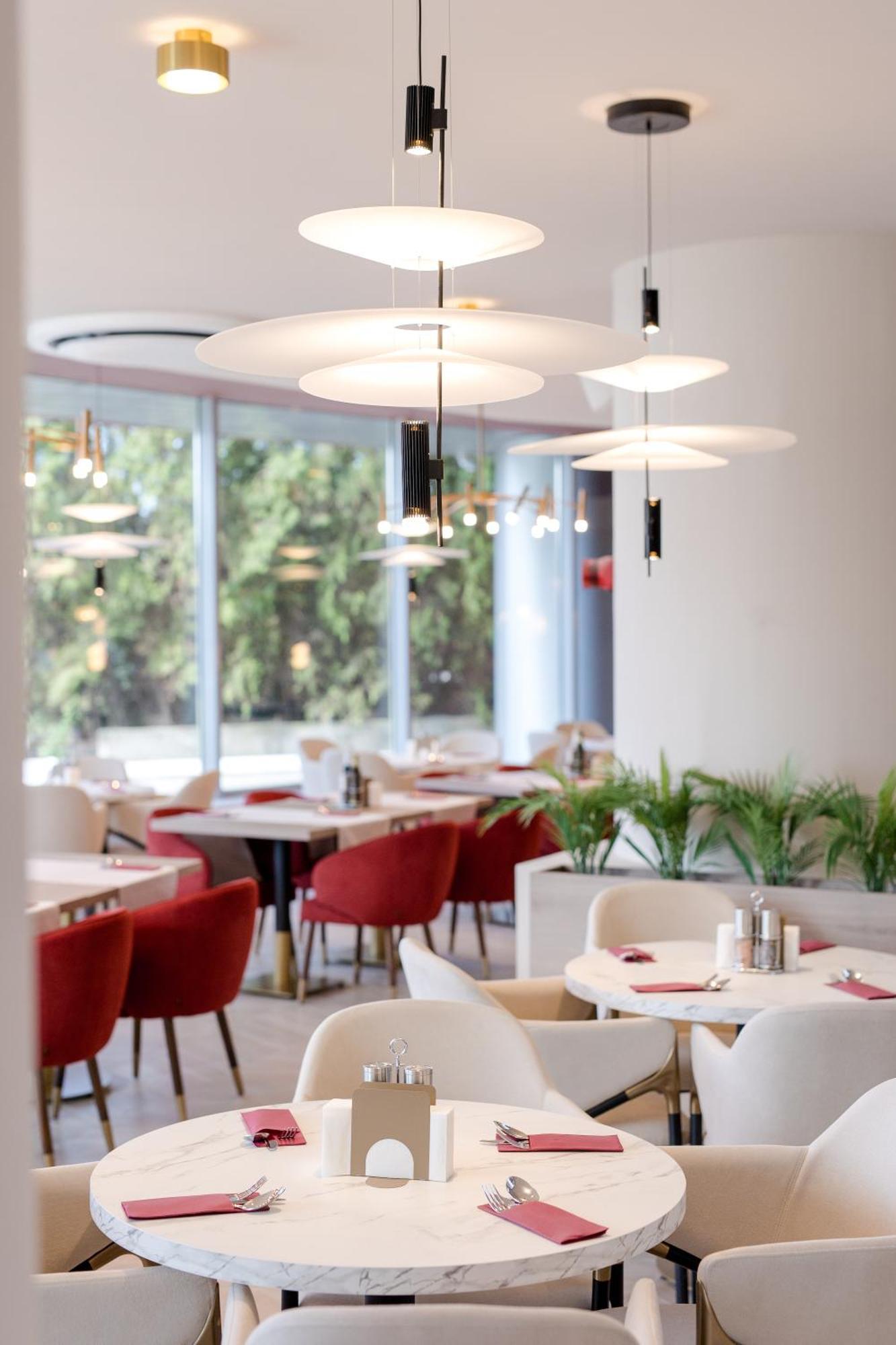 Ramada By Wyndham Bucharest Otopeni Airport المظهر الخارجي الصورة
