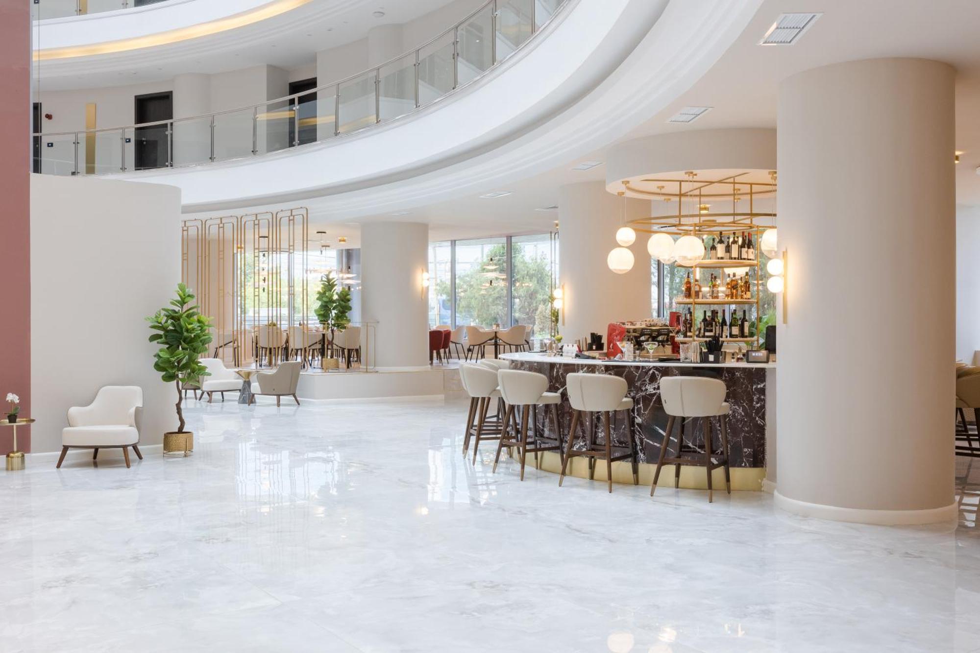 Ramada By Wyndham Bucharest Otopeni Airport المظهر الخارجي الصورة