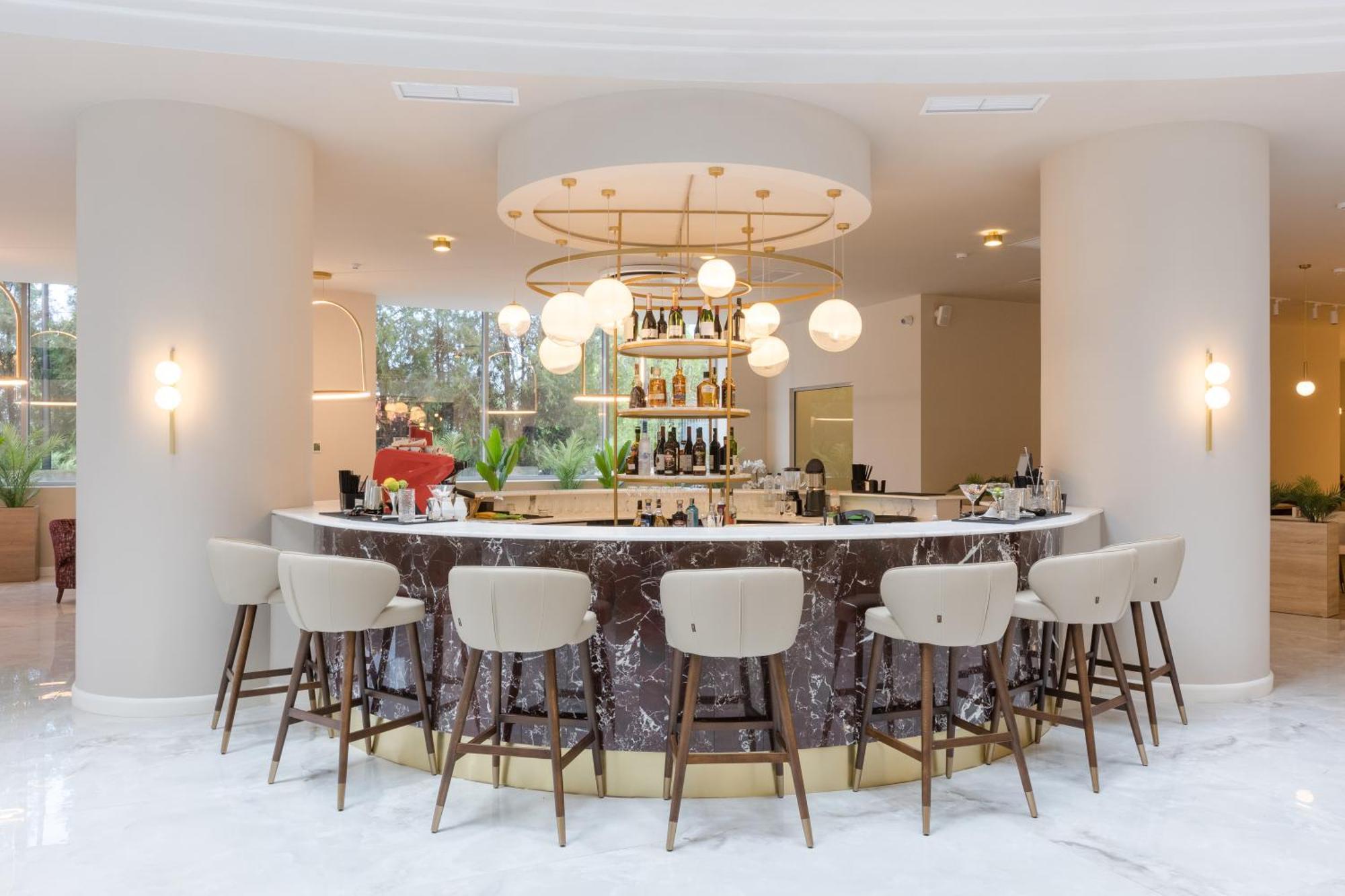 Ramada By Wyndham Bucharest Otopeni Airport المظهر الخارجي الصورة