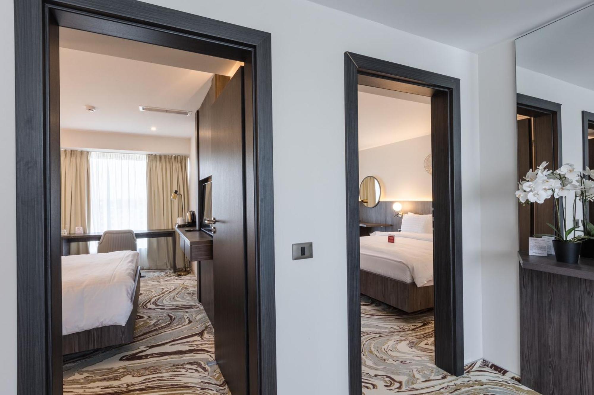 Ramada By Wyndham Bucharest Otopeni Airport المظهر الخارجي الصورة