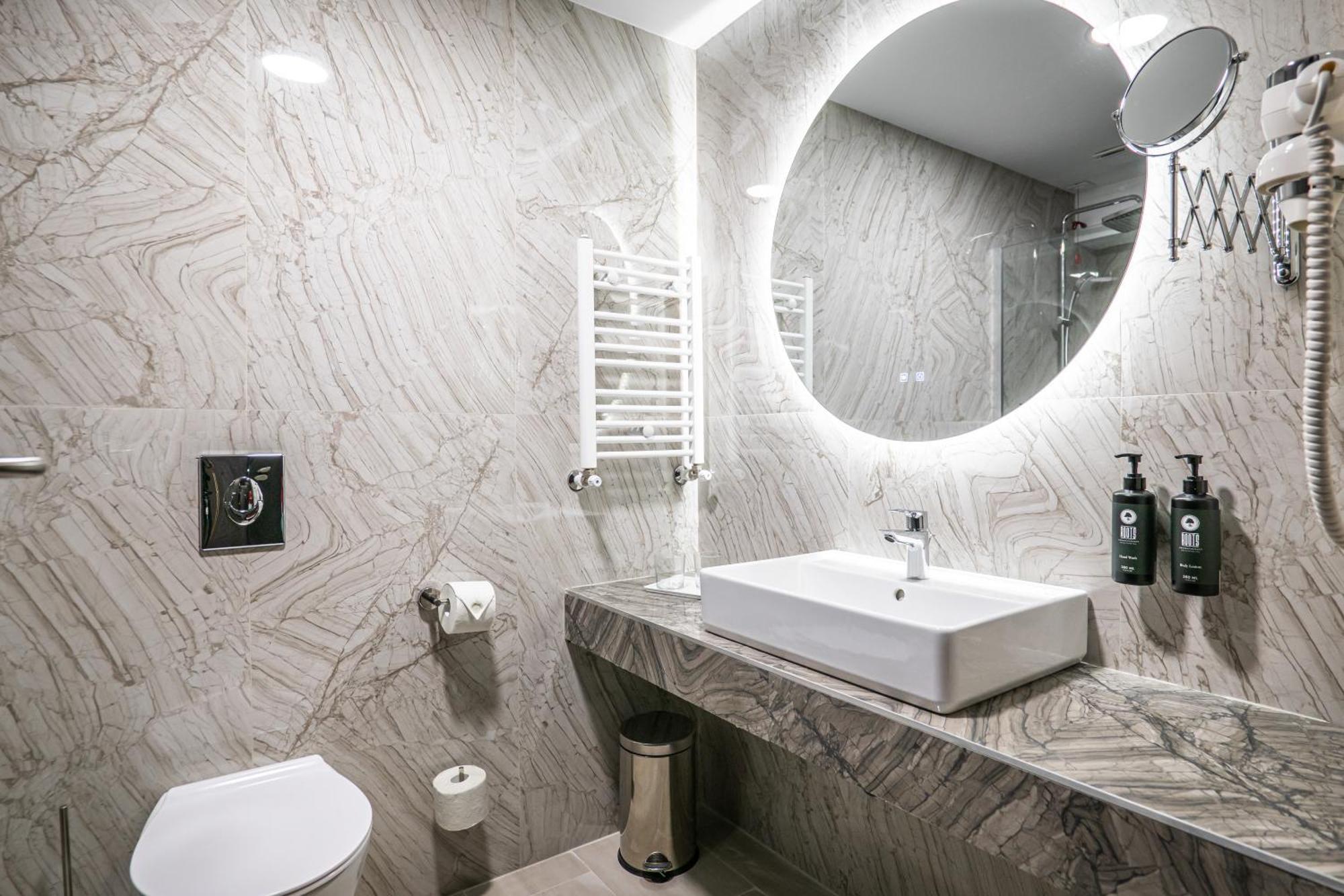 Ramada By Wyndham Bucharest Otopeni Airport المظهر الخارجي الصورة