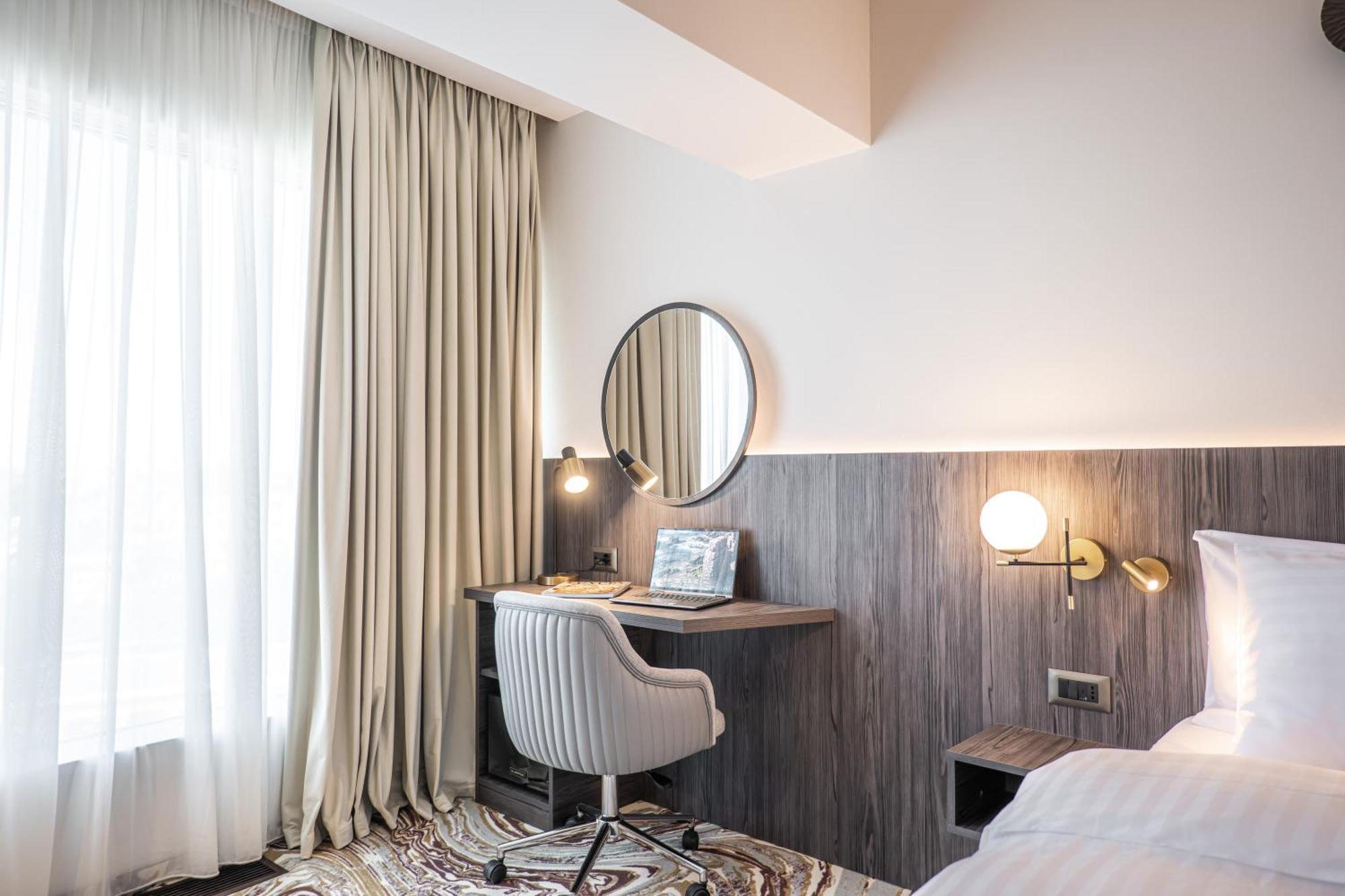 Ramada By Wyndham Bucharest Otopeni Airport المظهر الخارجي الصورة