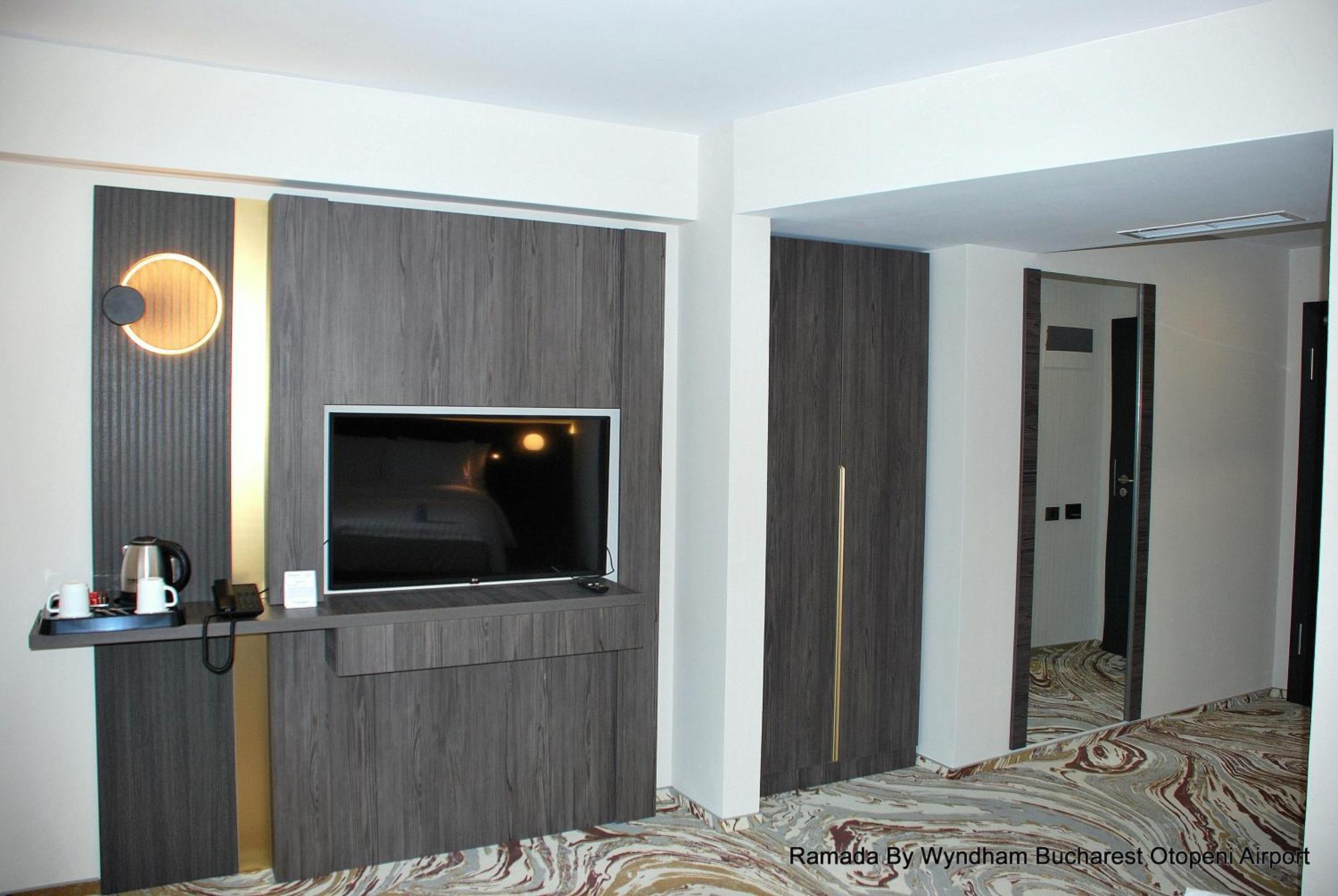 Ramada By Wyndham Bucharest Otopeni Airport المظهر الخارجي الصورة