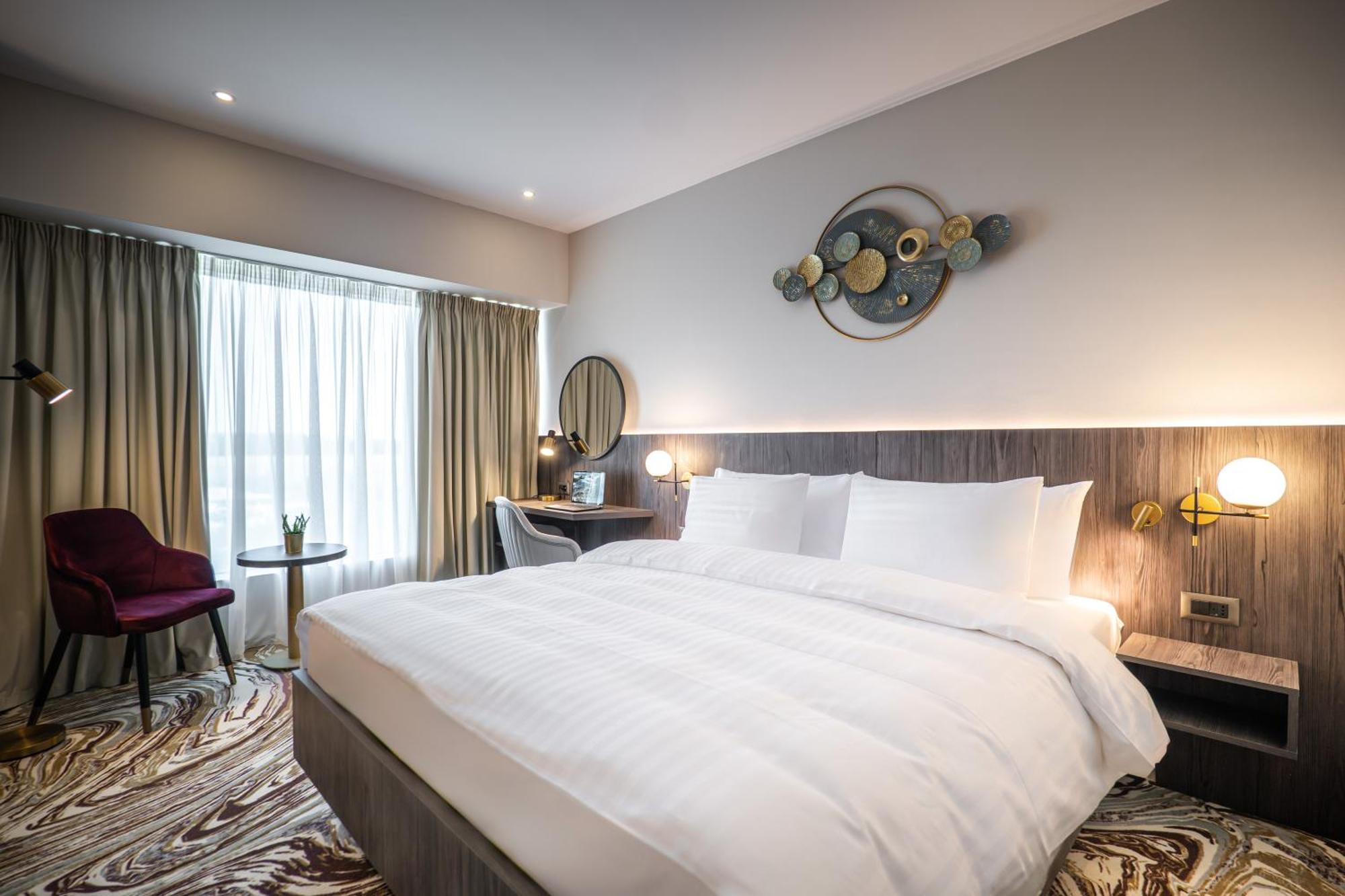 Ramada By Wyndham Bucharest Otopeni Airport المظهر الخارجي الصورة