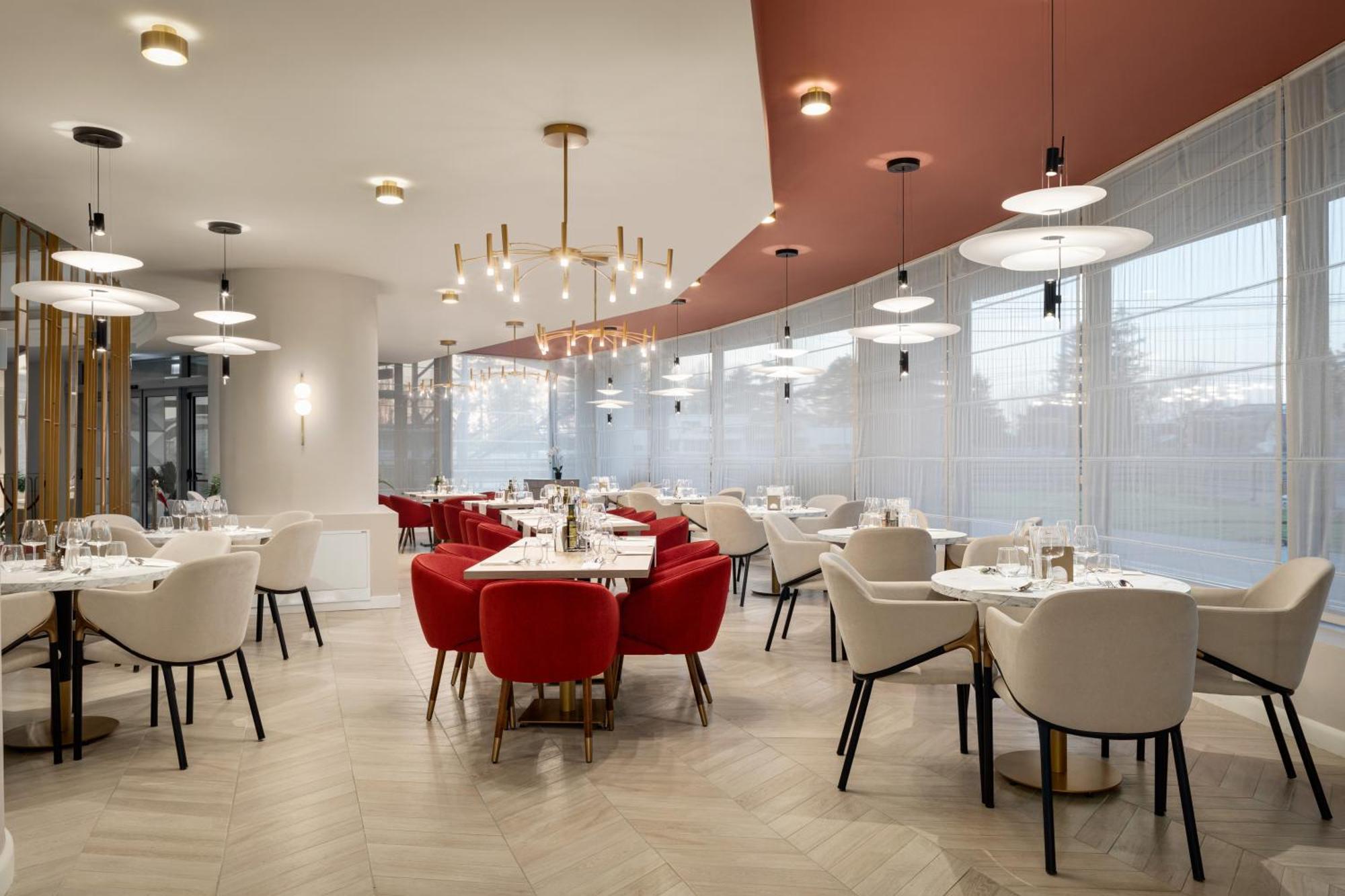 Ramada By Wyndham Bucharest Otopeni Airport المظهر الخارجي الصورة