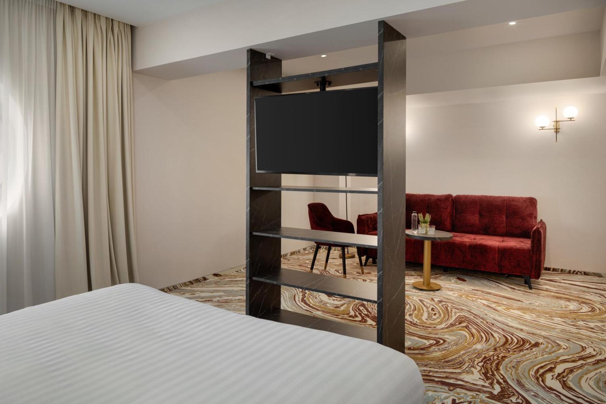 Ramada By Wyndham Bucharest Otopeni Airport المظهر الخارجي الصورة