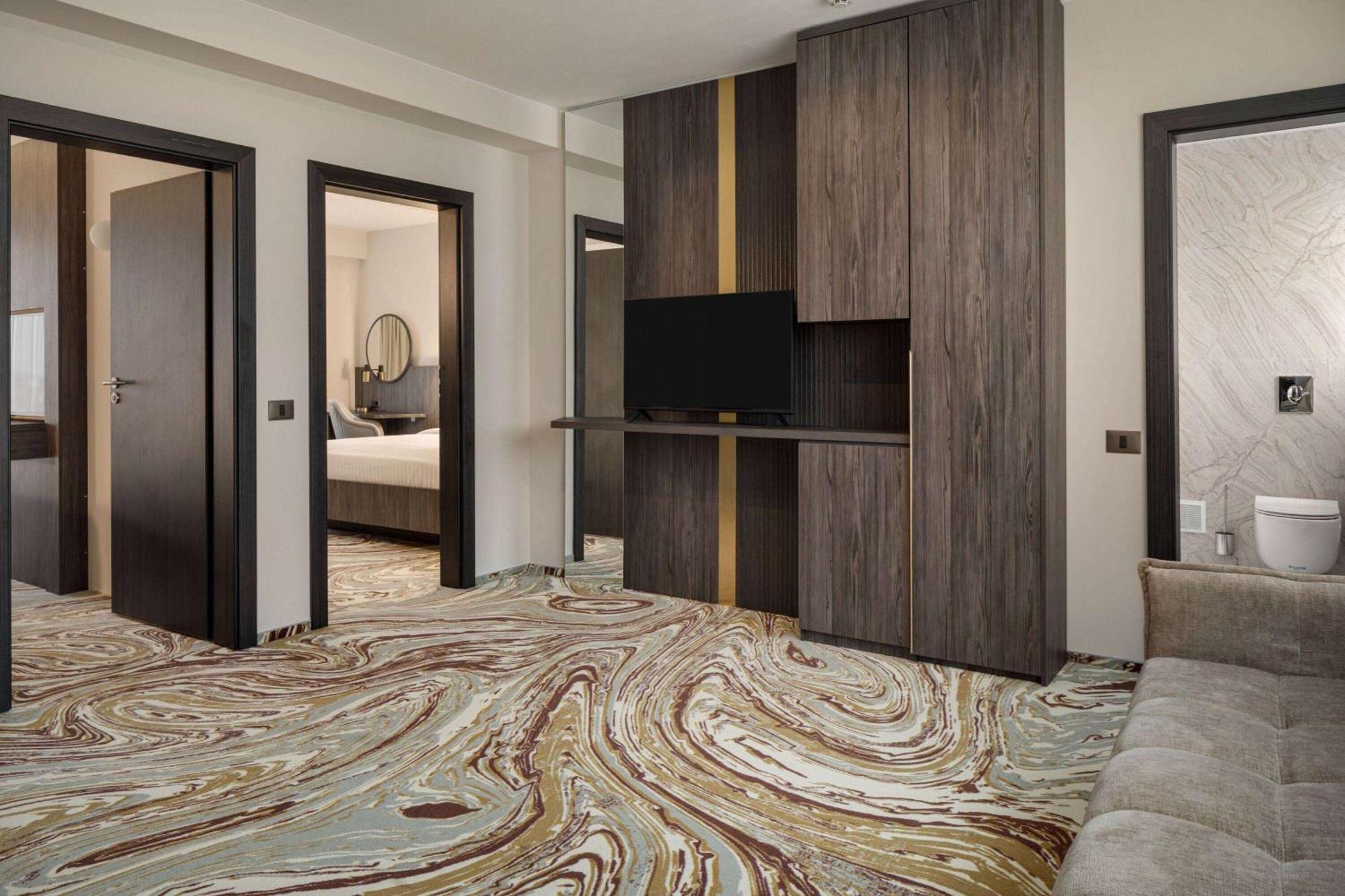 Ramada By Wyndham Bucharest Otopeni Airport المظهر الخارجي الصورة